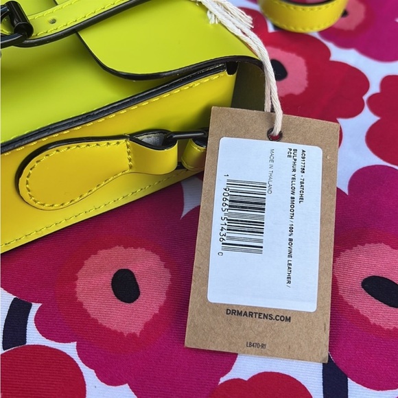 💥 New Dr. Martens Yellow 7 Inch Crossbody Satchel Bag 💥 - Picture 10 of 14